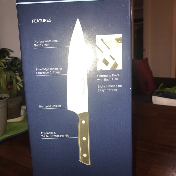 Brand new, never used HENCKELS 16-piece knife set with self- sharpening block. - Picture 2 of 4